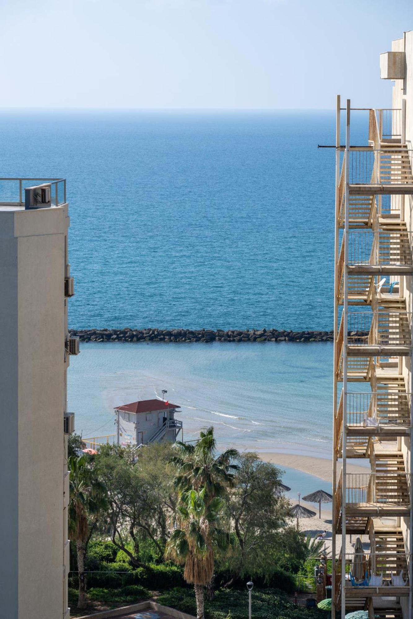 Roof Top 3 Floors Нетания Экстерьер фото