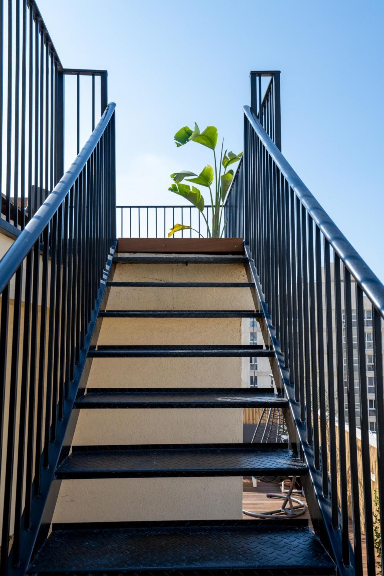 Roof Top 3 Floors Нетания Экстерьер фото