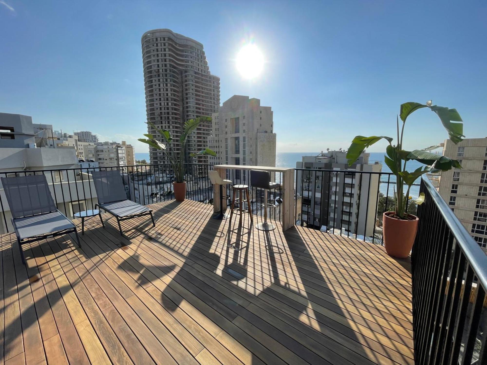 Roof Top 3 Floors Нетания Экстерьер фото